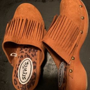 Girls wedge sandal with fringe